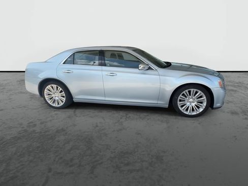 Used 2013 Chrysler 300 C RWD image 9