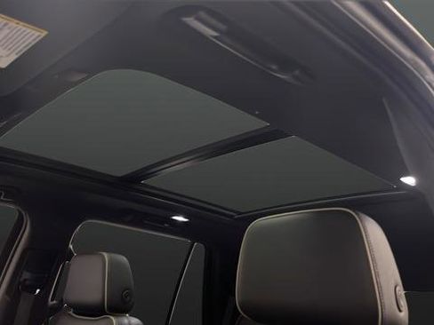 Used 2023 GMC Yukon SLT w/ SLT Premium Package image 12