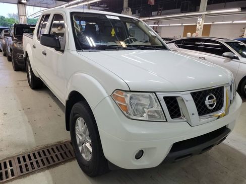 Used 2019 Nissan Frontier SV w/ Value Truck Package RWD image 2