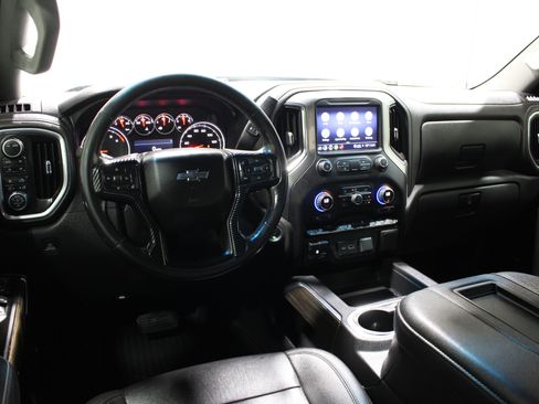 Used 2022 Chevrolet Silverado 1500 LT Trail Boss w/ LT Trail Boss Premium Package AWD/4WD image 2