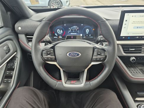 Used 2025 Ford Explorer ST image 30