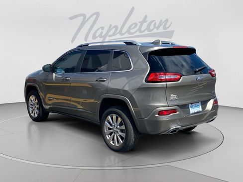 Used 2017 Jeep Cherokee Overland AWD/4WD image 6