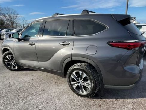 Certified 2022 Toyota Highlander XLE image 4