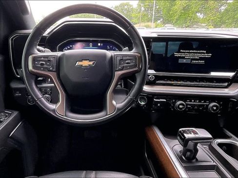 Used 2022 Chevrolet Silverado 1500 High Country w/ Technology Package AWD/4WD image 7