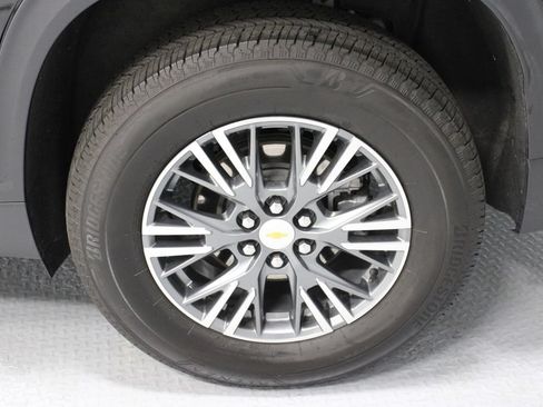 Used 2025 Chevrolet Traverse LT AWD/4WD image 19