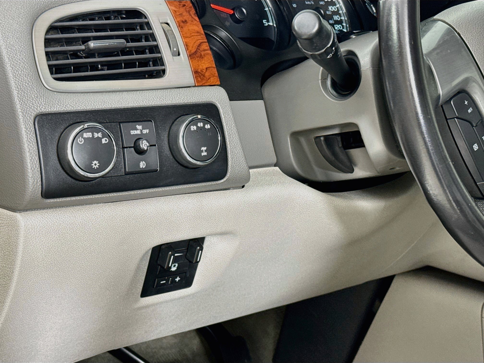 Used 2014 GMC Sierra 2500 SLT AWD/4WD image 12
