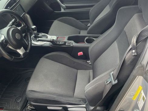 Used 2017 Toyota 86 image 5