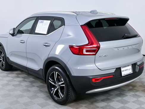 Certified 2025 Volvo XC40 B5 Core image 4