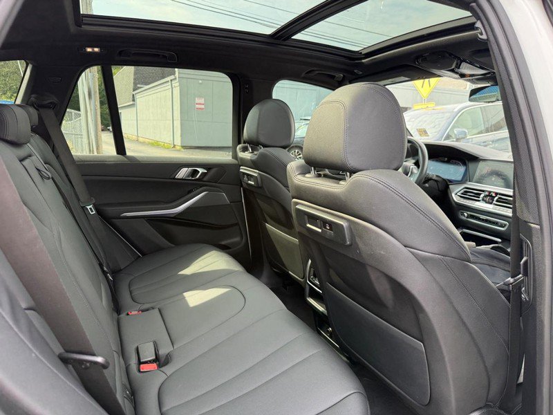 Used 2022 BMW X5 xDrive40i AWD/4WD image 11