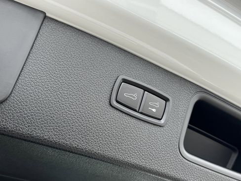 Certified 2025 Porsche Macan image 21