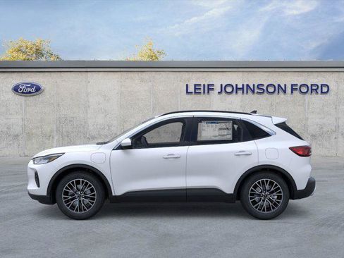 New 2025 Ford Escape SE w/ Class II Trailer Tow Package FWD image 3