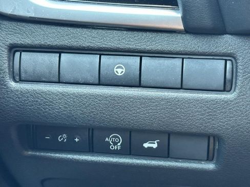 Used 2023 Nissan Rogue SL image 25