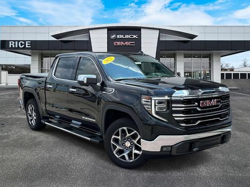 Used 2022 GMC Sierra 1500 SLT w/ SLT Convenience Package AWD/4WD image 1