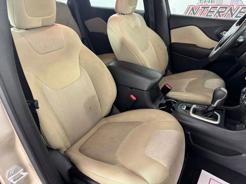 Used 2015 Jeep Cherokee Sport image 30