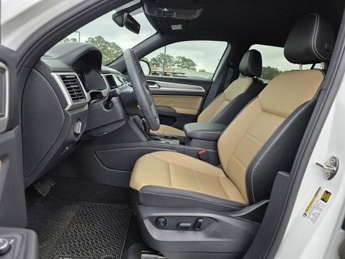 Used 2023 Volkswagen Atlas Cross Sport SE w/ Black Wheel Package FWD image 12