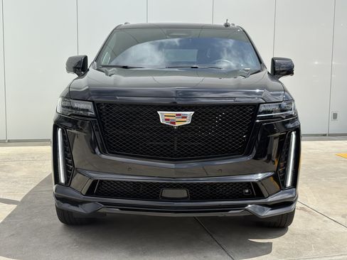 Certified 2023 Cadillac Escalade ESV V AWD/4WD image 3