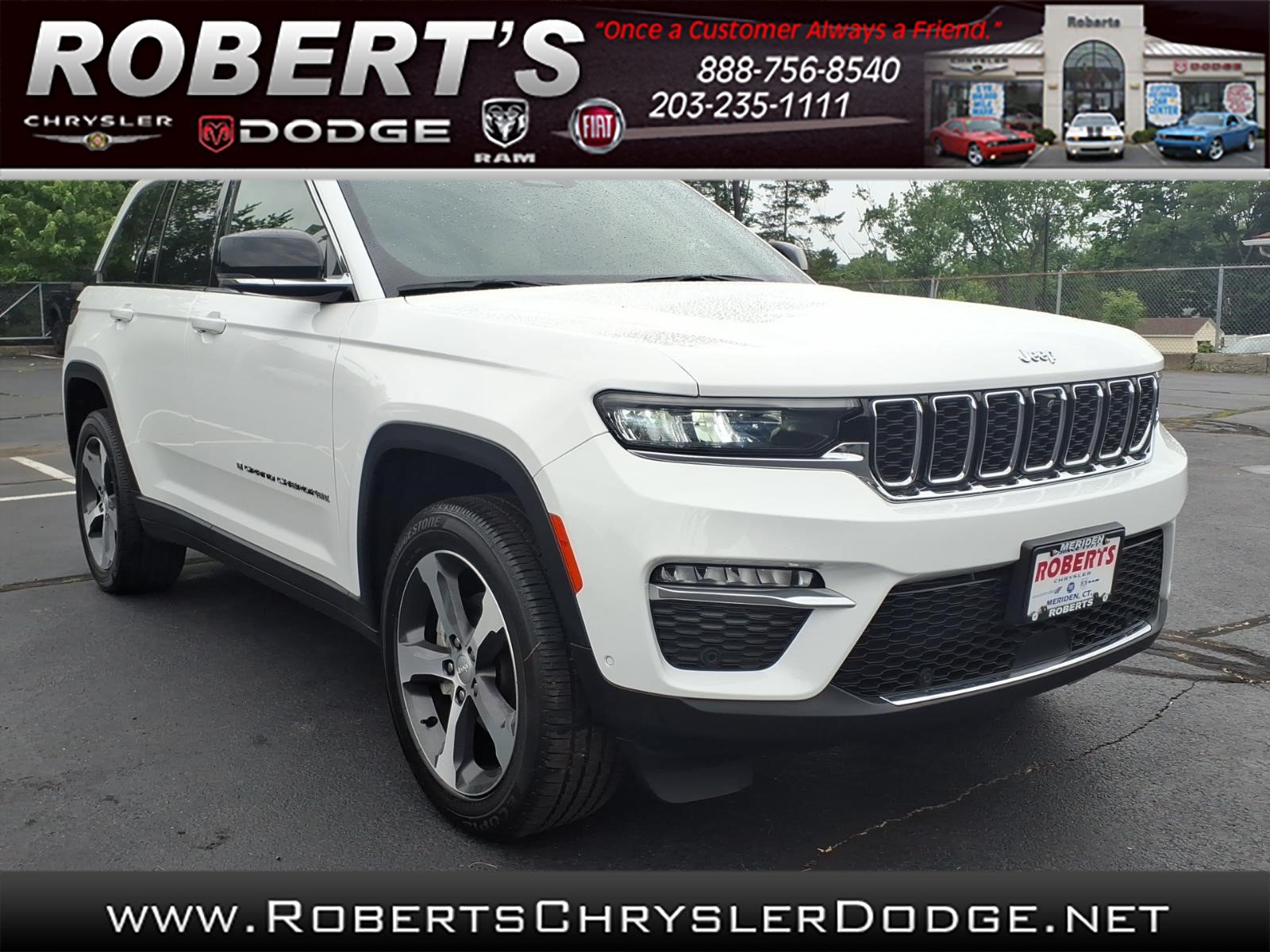 Used 2023 Jeep Grand Cherokee Limited w/ Luxury Tech Group II AWD/4WD image 1