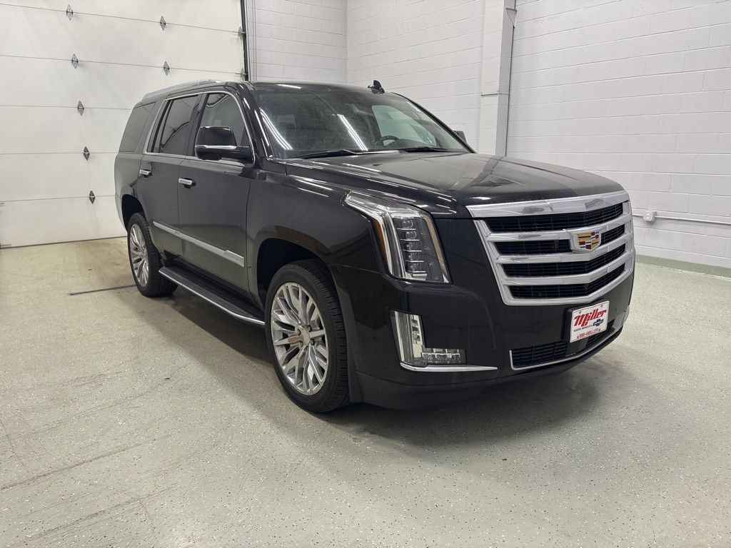 Used 2020 Cadillac Escalade Premium Luxury AWD/4WD image 2
