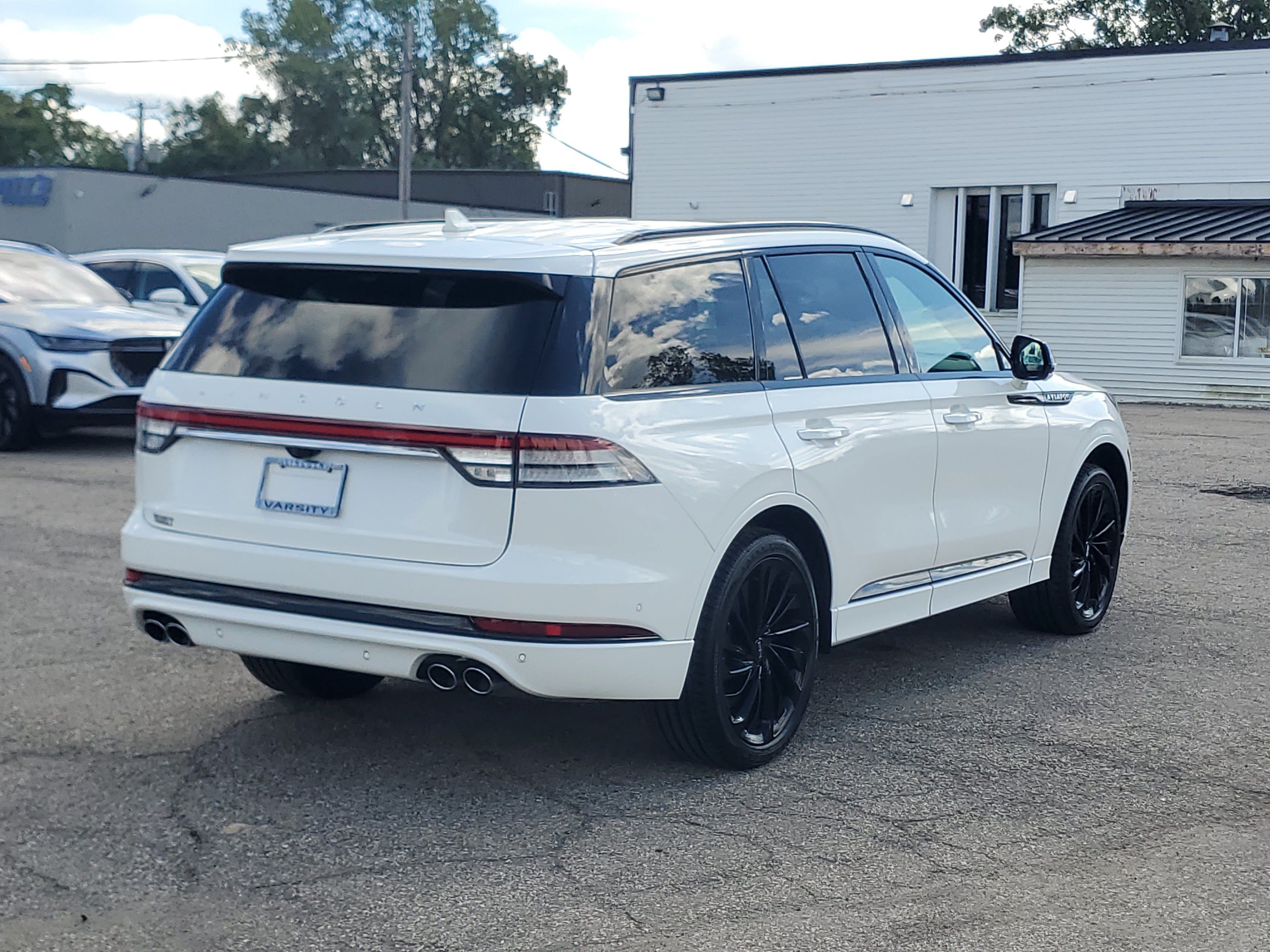 Used 2024 Lincoln Aviator Reserve w/ Equipment Group 201A AWD/4WD image 6