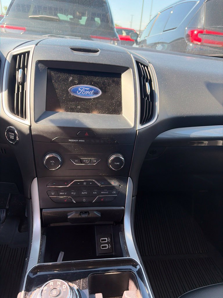 Used 2019 Ford Edge SEL w/ Cold Weather Package AWD/4WD image 3