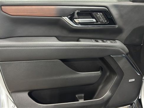 Used 2025 GMC Yukon XL Denali image 23