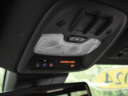 Used 2024 GMC Canyon Denali AWD/4WD image 25