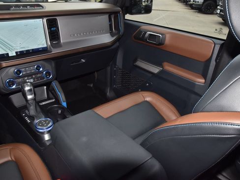 Used 2023 Ford Bronco Outer Banks AWD/4WD image 17