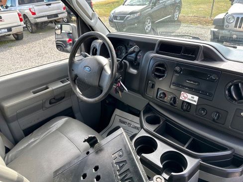 Used 2014 Ford E-250 and Econoline 250 w/ Power Group image 30