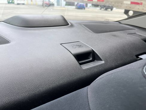 Used 2025 Nissan Sentra SV FWD image 31