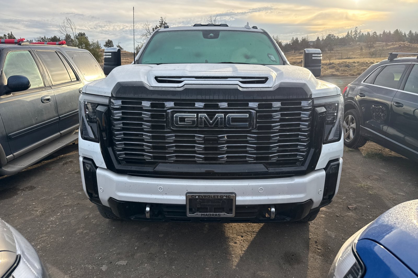 Used 2025 GMC Sierra 3500 Denali Ultimate AWD/4WD image 2