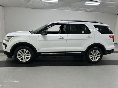 Used 2018 Ford Explorer XLT w/ Equipment Group 202A image 6