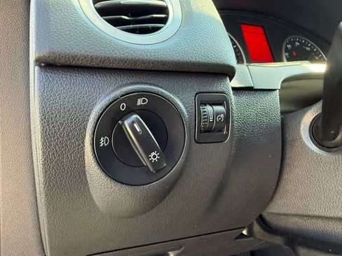 Used 2009 Volkswagen Tiguan SE image 30