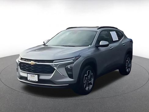Used 2025 Chevrolet Trax LT image 7