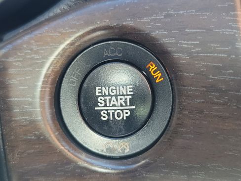 Used 2017 Jeep Grand Cherokee Limited image 24