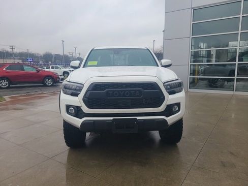 Used 2023 Toyota Tacoma TRD Off-Road image 2