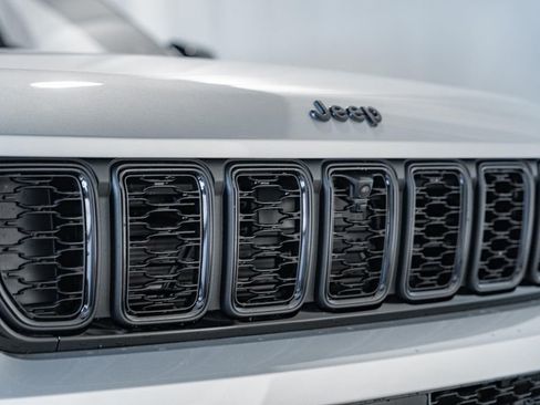 New 2025 Jeep Grand Cherokee L Limited w/ Luxury Tech Group II image 11