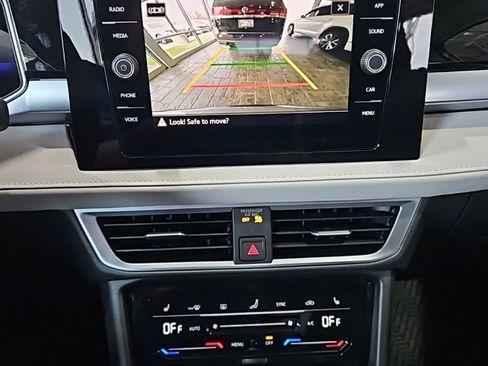 New 2026 Volkswagen Taos SE image 30