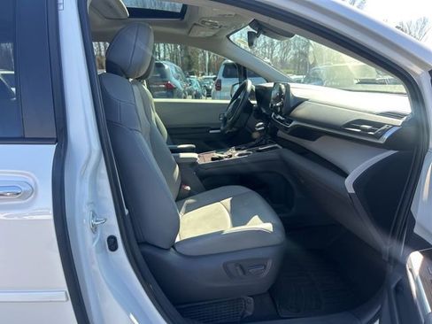 Used 2021 Toyota Sienna XLE image 18