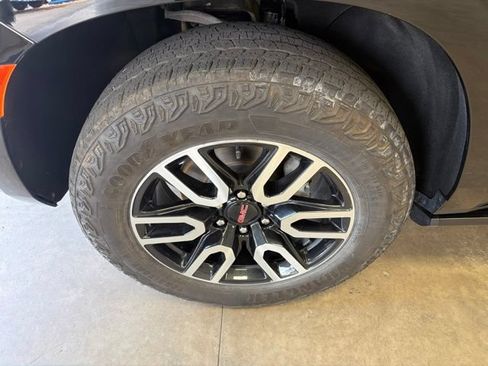 Used 2024 GMC Yukon AT4 w/ Technology Package AWD/4WD image 9