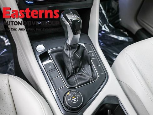 Used 2022 Volkswagen Tiguan SE image 13