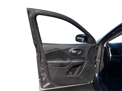 Used 2020 Jeep Cherokee Limited image 20