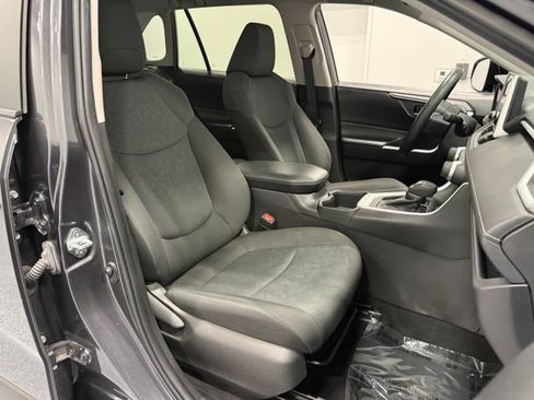 Used 2024 Toyota RAV4 XLE FWD image 33