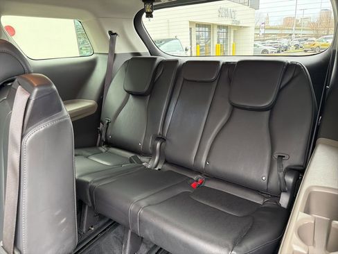 Used 2025 Kia Carnival FWD image 20