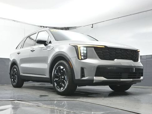 Used 2025 Kia Sorento S w/ Panoramic Sunroof Package FWD image 33