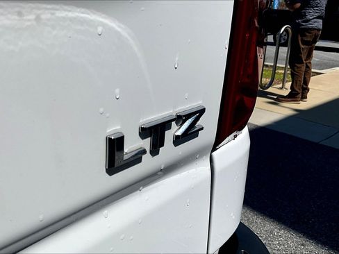 Used 2022 Chevrolet Silverado 1500 LTZ w/ LTZ Premium Package image 7