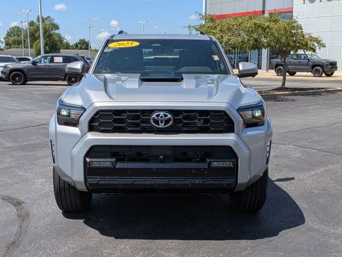 Used 2025 Toyota 4Runner TRD Sport Premium AWD/4WD image 2