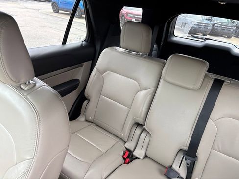 Used 2018 Ford Explorer XLT w/ Equipment Group 202A AWD/4WD image 6