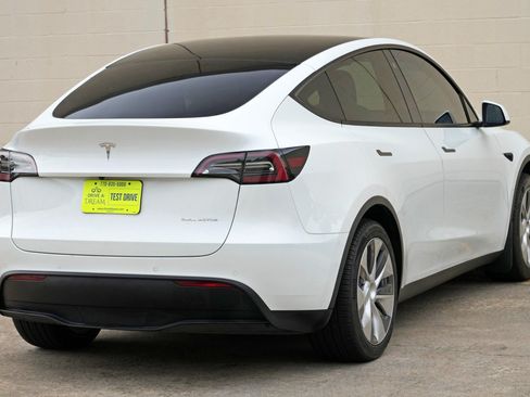 Used 2022 Tesla Model Y Long Range AWD/4WD image 50