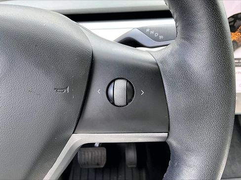Used 2021 Tesla Model Y Long Range AWD/4WD image 30