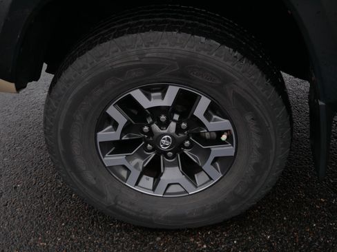 Used 2017 Toyota Tacoma TRD Off-Road w/ Tow Package (A/T) image 15